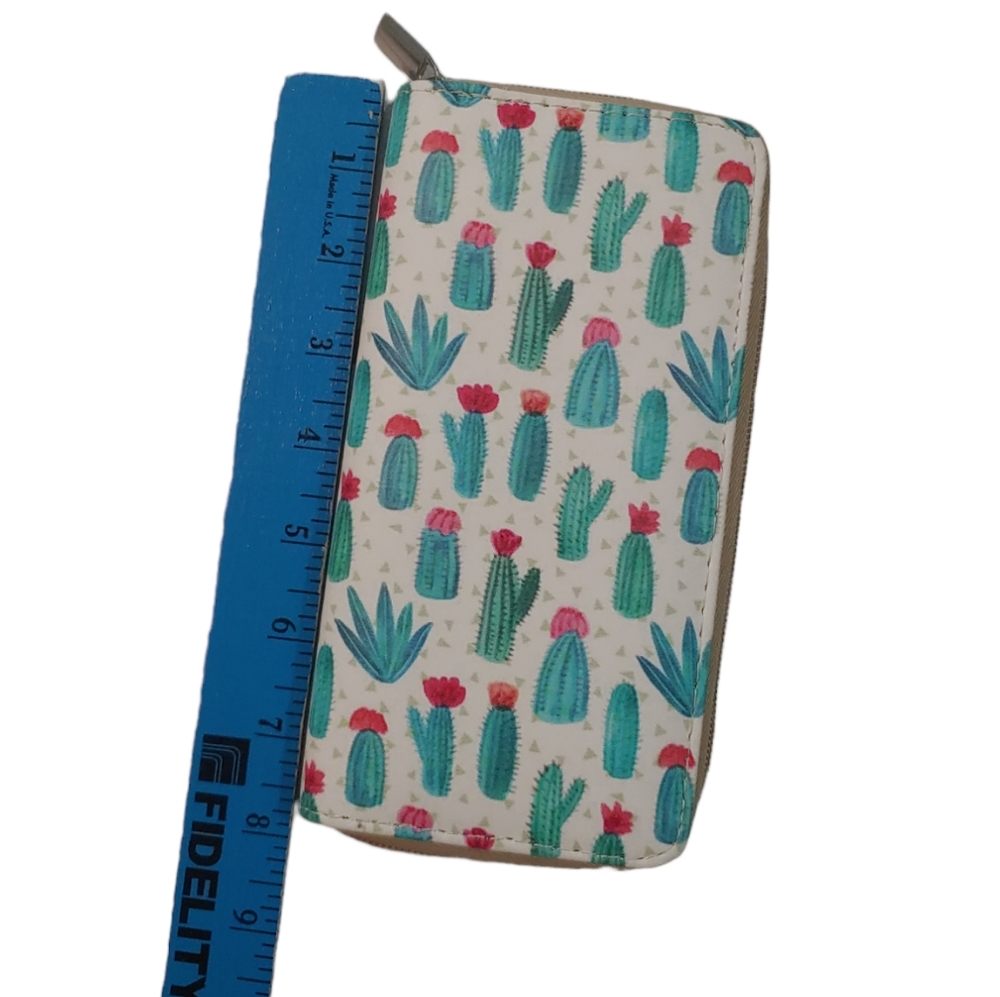 Cactus Print White Faux Leather Full Zip Wallet - Picture 4 of 5